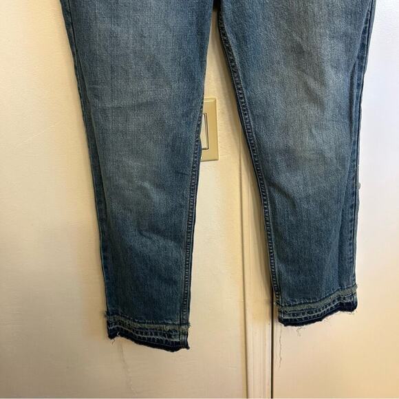 We The Free by Free People Medium Wash Frayed Hem Jeans Size 27 - Picture 5 of 9